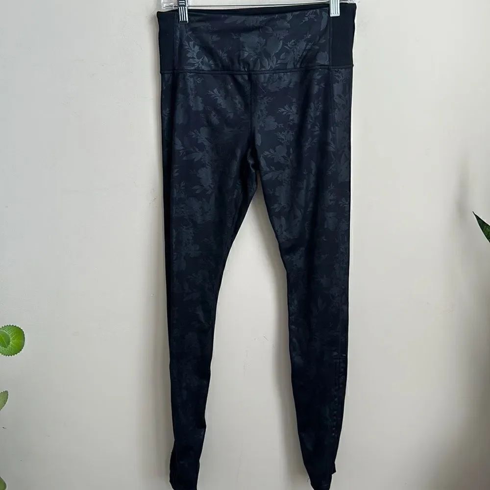 Athleta Leaf Pattern Midnight Garden Barre Leggings With Stirrups M